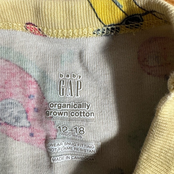 Baby Gap 2-piece pajama bundle of 4 sets organically grown cotton size 12-18 mo - Picture 3 of 3